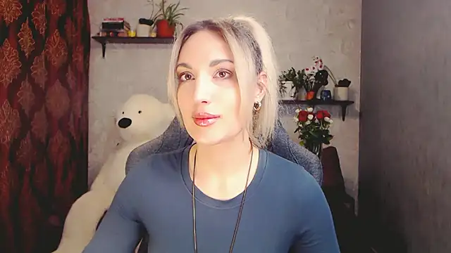 MillaXQueen online show from March 10, 2025, 2:16 pm