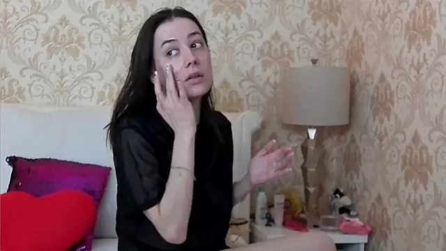 Snapshot of JuliaHunts chatting on January 9, 2026, 5:58 am JuliaHunts online show from January 9, 2026, 5:58 am