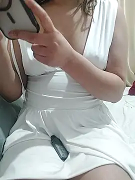 Snapshot of Yassmina11 chatting on February 9, 2025, 7:30 pm Yassmina11 online show from February 9, 2025, 7:30 pm