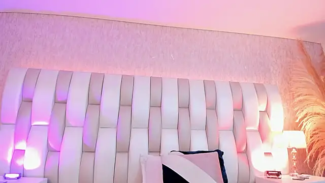 Rebeca jones online show from March 3, 2026, 12:34 pm