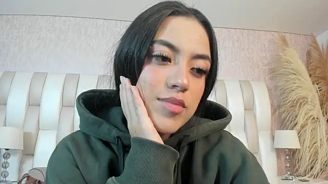 Rebeca jones online show from April 17, 2026, 12:08 pm