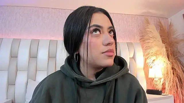 Rebeca jones online show from April 14, 2026, 12:10 pm