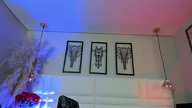 Rebeca jones online show from November 16, 2025, 12:54 pm