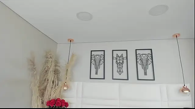 Rebeca jones online show from October 1, 2025, 12:20 pm