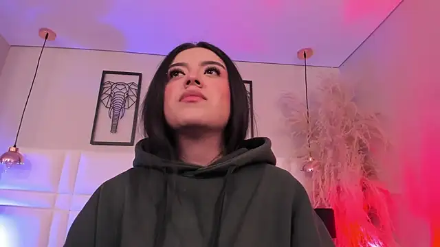 Rebeca jones online show from December 3, 2025, 12:15 pm