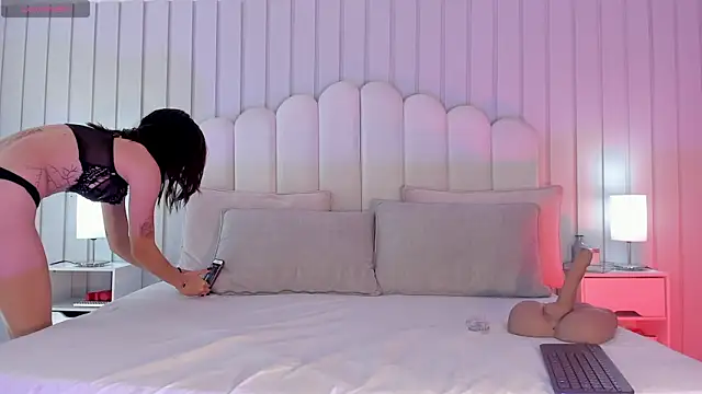 Ashleyy piink online show from January 16, 2026, 4:33 pm