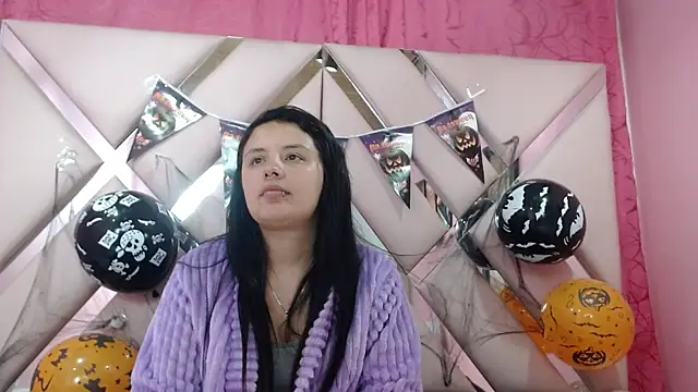 nathaly low1 online show from October 15, 2025, 2:32 am