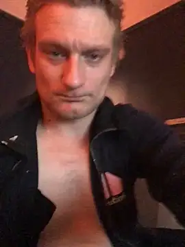 Snapshot of FragileSoftener chatting on December 22, 2025, 5:51 am FragileSoftener online show from December 22, 2025, 5:51 am