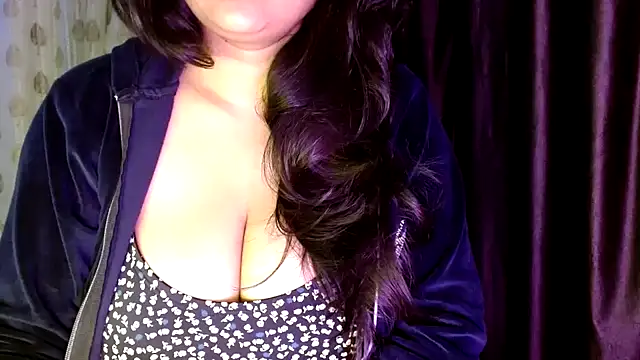 janifer001 online show from January 18, 2026, 12:25 am