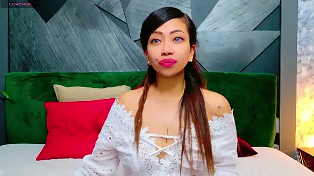 ElyaQuinn online show from March 4, 2025, 5:56 pm