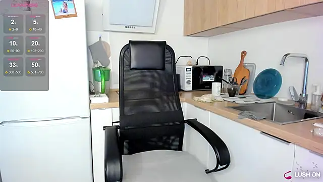 Snapshot of DannaEvan chatting on December 5, 2025, 7:07 am DannaEvan online show from December 5, 2025, 7:07 am