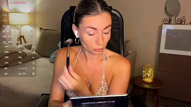 Snapshot of DannaEvan chatting on June 27, 2026, 2:45 pm DannaEvan online show from June 27, 2026, 2:45 pm