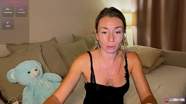 Snapshot of DannaEvan chatting on June 5, 2026, 4:35 pm DannaEvan online show from June 5, 2026, 4:35 pm