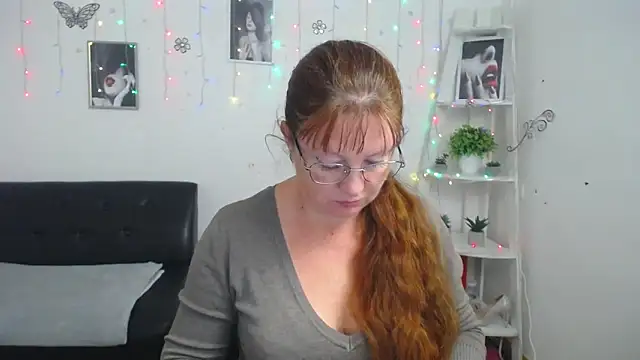 VanessaHotts online show from September 26, 2025, 5:03 am