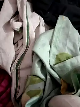 Snapshot of Sanny212 chatting on December 12, 2024, 2:37 am Sanny212 online show from December 12, 2024, 2:37 am