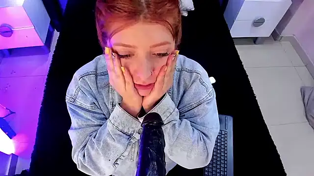 Snapshot of JulietaAlves chatting on November 11, 2025, 10:54 am JulietaAlves online show from November 11, 2025, 10:54 am