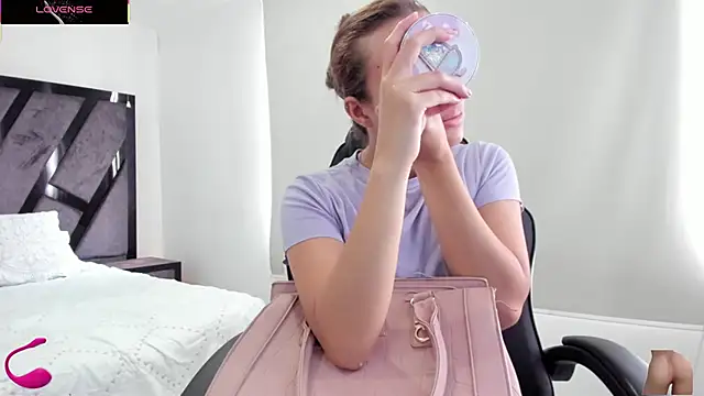 Snapshot of AnnieAndStefan chatting on February 12, 2026, 1:22 pm AnnieAndStefan online show from February 12, 2026, 1:22 pm