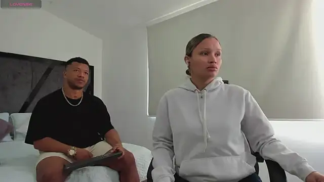 AnnieAndStefan online show from September 13, 2025, 11:54 am