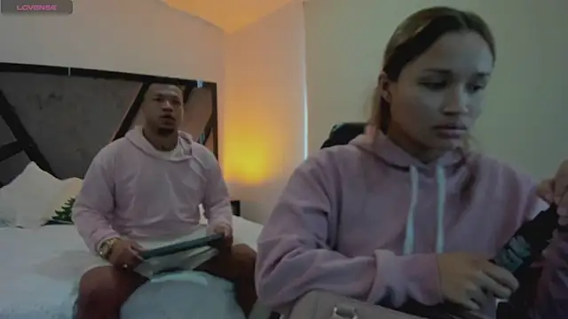 Snapshot of AnnieAndStefan chatting on December 20, 2025, 12:52 pm AnnieAndStefan online show from December 20, 2025, 12:52 pm