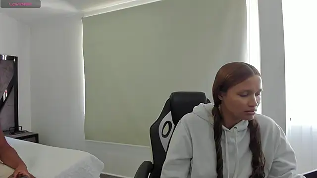 Snapshot of AnnieAndStefan chatting on March 1, 2026, 2:28 pm AnnieAndStefan online show from March 1, 2026, 2:28 pm