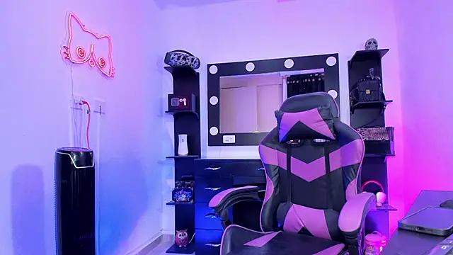 Snapshot of miss_kitty chatting on September 25, 2025, 12:49 am miss kitty online show from September 25, 2025, 12:49 am