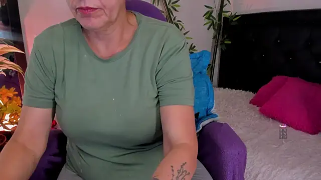 lonely shewolf online show from February 12, 2026, 3:45 pm