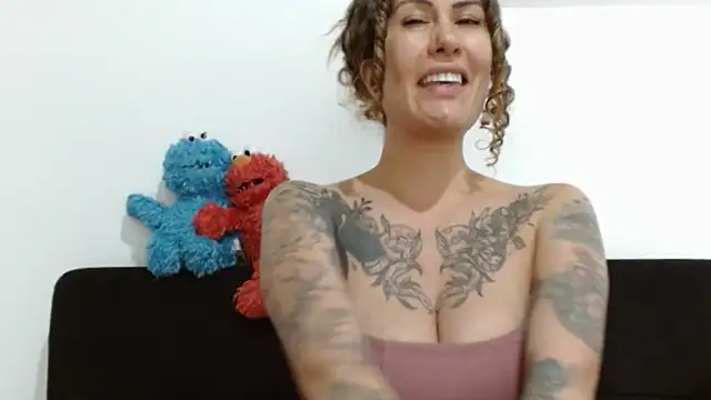 Snapshot of chanell_tattoo chatting on October 31, 2025, 8:38 pm chanell tattoo online show from October 31, 2025, 8:38 pm