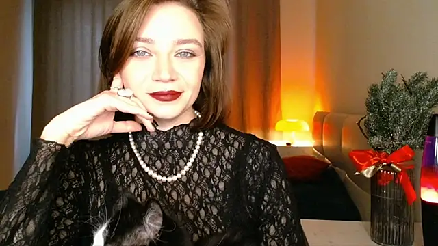 Snapshot of Shadow_Passion chatting on December 23, 2025, 7:07 am Shadow Passion online show from December 23, 2025, 7:07 am