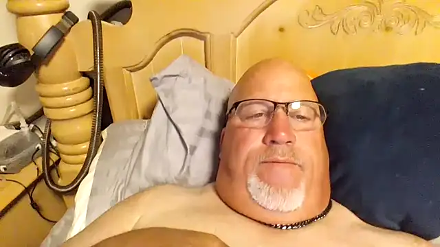 Bigbear0563 online show from June 15, 2026, 6:02 am
