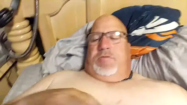 Bigbear0563 online show from June 22, 2026, 5:26 am