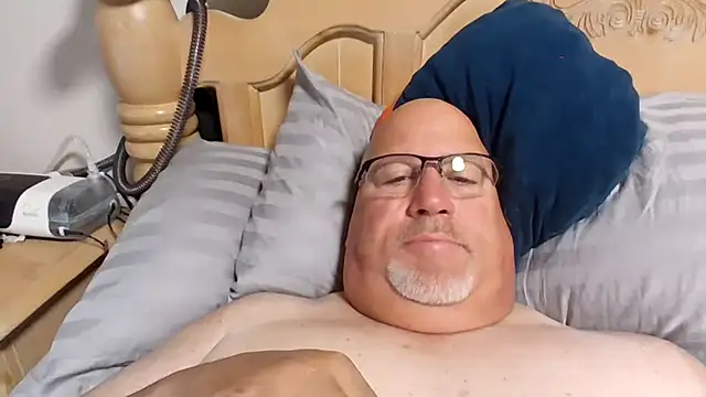 Bigbear0563 online show from July 18, 2026, 4:37 pm