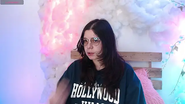 Snapshot of Mey_moon chatting on February 5, 2025, 12:10 am Mey moon online show from February 5, 2025, 12:10 am