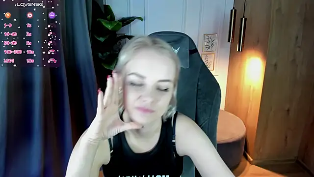 Snapshot of StephanieSweety chatting on March 7, 2025, 12:12 pm StephanieSweety online show from March 7, 2025, 12:12 pm