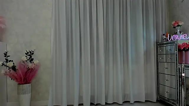 Snapshot of SeductiveButterfly chatting on March 7, 2025, 2:25 am SeductiveButterfly online show from March 7, 2025, 2:25 am