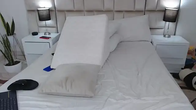 JesicaTaylorxx online show from September 20, 2025, 12:48 am