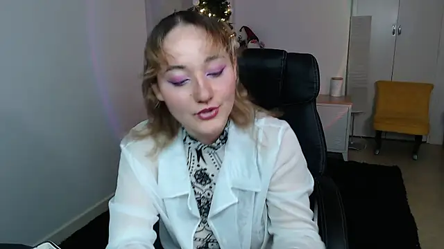 Snapshot of Crystal-dreamt chatting on December 14, 2025, 9:26 am Crystal-dreamt online show from December 14, 2025, 9:26 am