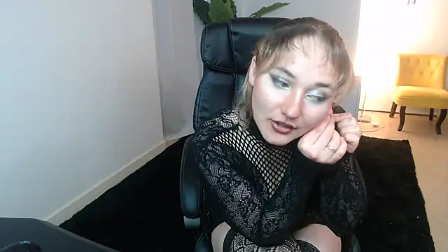 Crystal-dreamt online show from February 11, 2026, 9:53 am