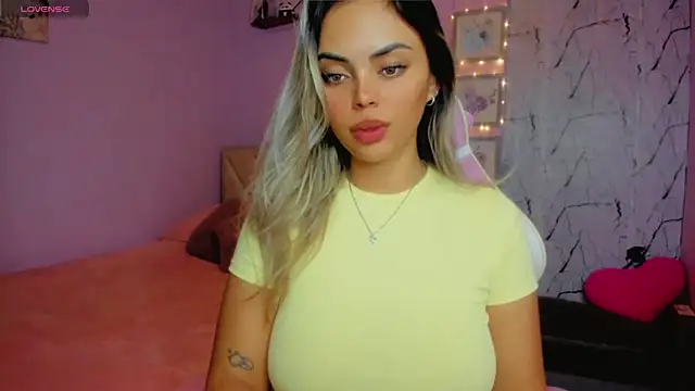 Snapshot of Gabby_prieto chatting on June 19, 2026, 1:22 am Gabby prieto online show from June 19, 2026, 1:22 am