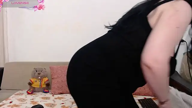 Snapshot of ElenaRose90 chatting on April 5, 2026, 8:04 pm ElenaRose90 online show from April 5, 2026, 8:04 pm