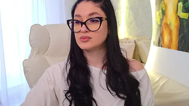 moniqque online show from April 2, 2026, 12:45 pm