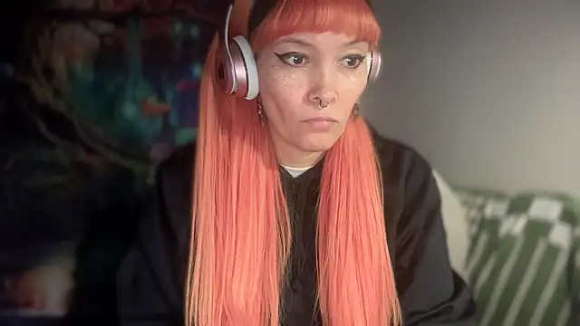 Snapshot of FRRANNKIE chatting on December 15, 2025, 11:49 am FRRANNKIE online show from December 15, 2025, 11:49 am