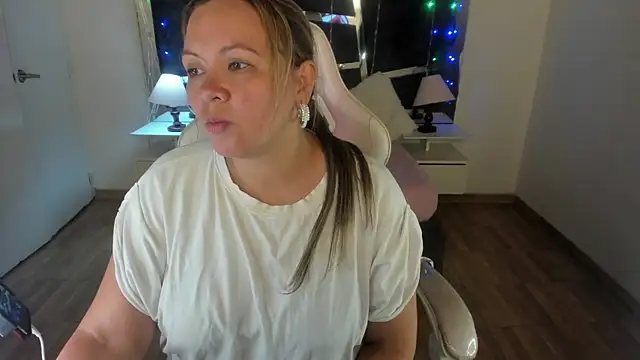 Snapshot of victoria_rosse520 chatting on February 25, 2025, 8:32 pm victoria rosse520 online show from February 25, 2025, 8:32 pm