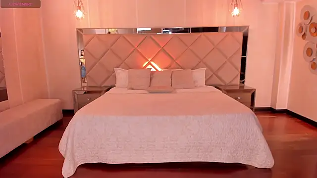 Snapshot of BiancaPierce chatting on December 14, 2025, 12:00 pm BiancaPierce online show from December 14, 2025, 12:00 pm