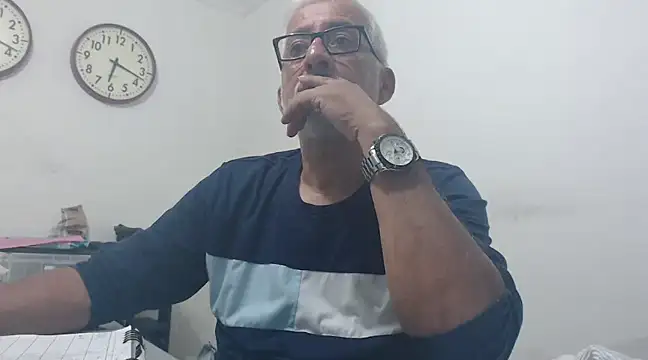 Snapshot of cenizo10124 chatting on January 1, 2025, 11:18 pm cenizo10124 online show from January 1, 2025, 11:18 pm