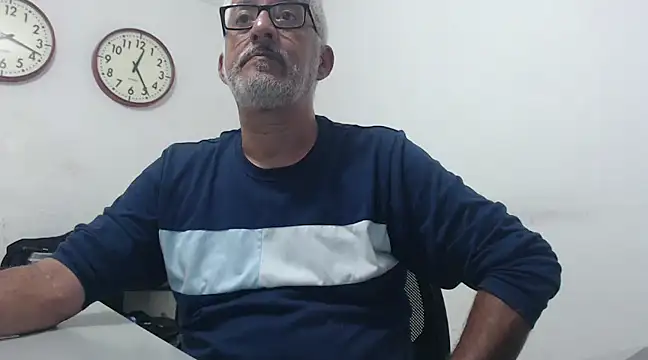 Snapshot of cenizo10124 chatting on February 23, 2025, 5:23 am cenizo10124 online show from February 23, 2025, 5:23 am