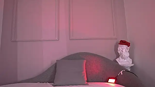 Paulah x online show from December 18, 2025, 7:40 pm