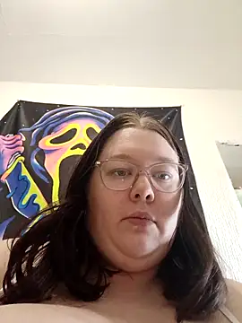 Sexycurvyemilyy online show from April 11, 2026, 8:01 pm