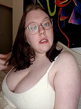 Snapshot of Sexycurvyemilyy chatting on April 21, 2026, 8:48 pm Sexycurvyemilyy online show from April 21, 2026, 8:48 pm