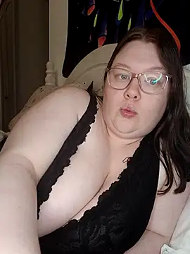Snapshot of Sexycurvyemilyy chatting on April 18, 2026, 10:43 pm Sexycurvyemilyy online show from April 18, 2026, 10:43 pm
