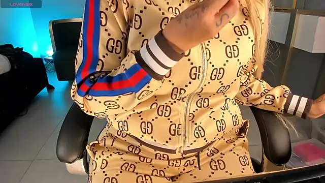 Snapshot of SophiePalmer chatting on December 20, 2025, 12:08 pm SophiePalmer online show from December 20, 2025, 12:08 pm